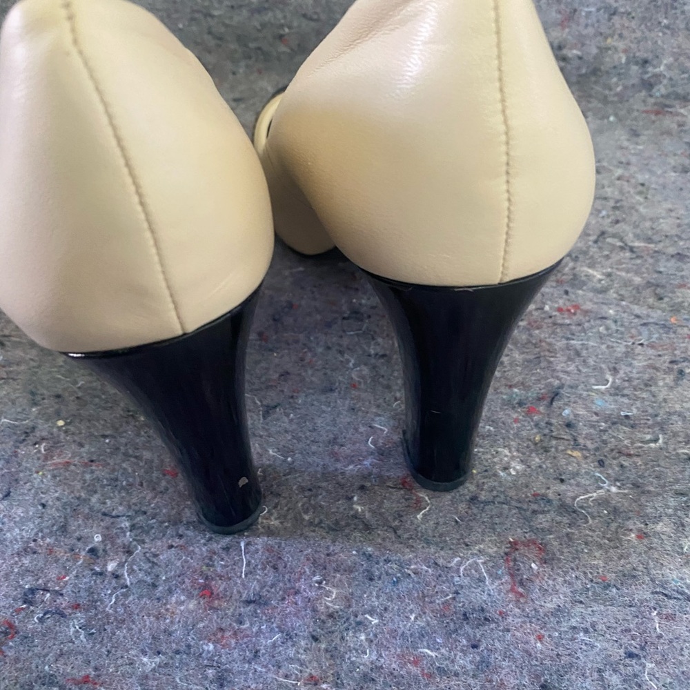 Franco Sarto Cream and Black Heels with Elegant Design - Picture 4 of 4